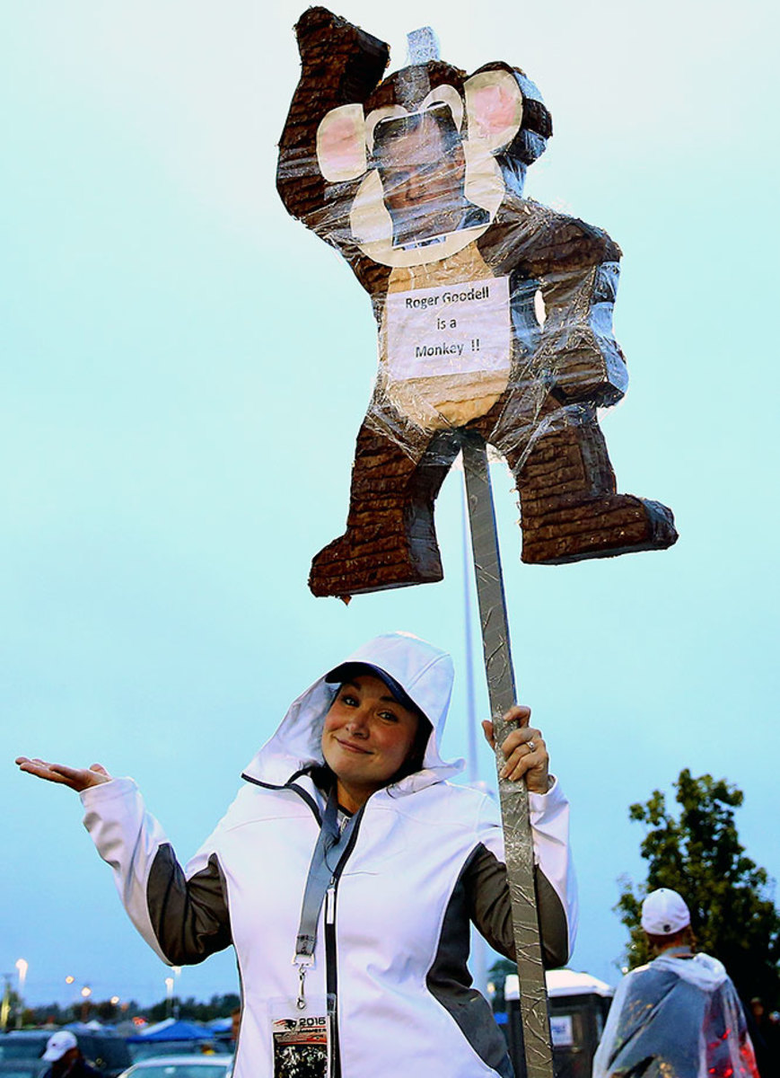 New-England-Patriots-fans-GettyImages-487632698_master.jpg